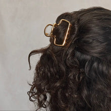 Load image into Gallery viewer, Kitsch Metal Medium Open Shape Puffy Claw Clip - Gold
