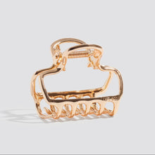 Load image into Gallery viewer, Kitsch Metal Medium Open Shape Puffy Claw Clip - Gold
