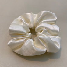 Load image into Gallery viewer, Silky Ivory Fluffy Hair Tie
